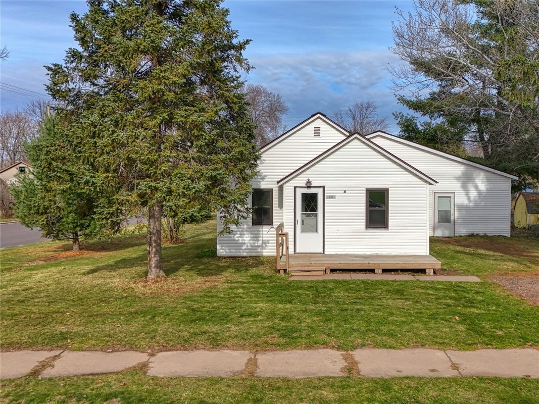 221 2nd Avenue, Shell Lake WI 54871 - Residential house for sale - MLS #1606348 - image2
