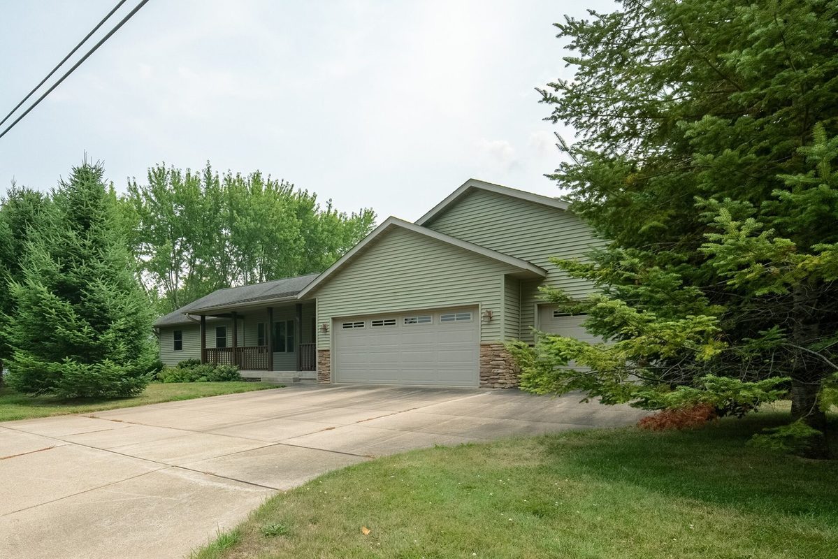 913 Bridgewater Avenue, Chippewa Falls WI 54729 - Residential house for sale - MLS #1604265 - image2