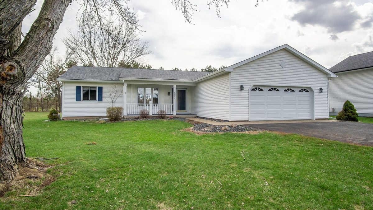 5211 Hamilton Avenue Eau Claire WI 54701 — photo 2