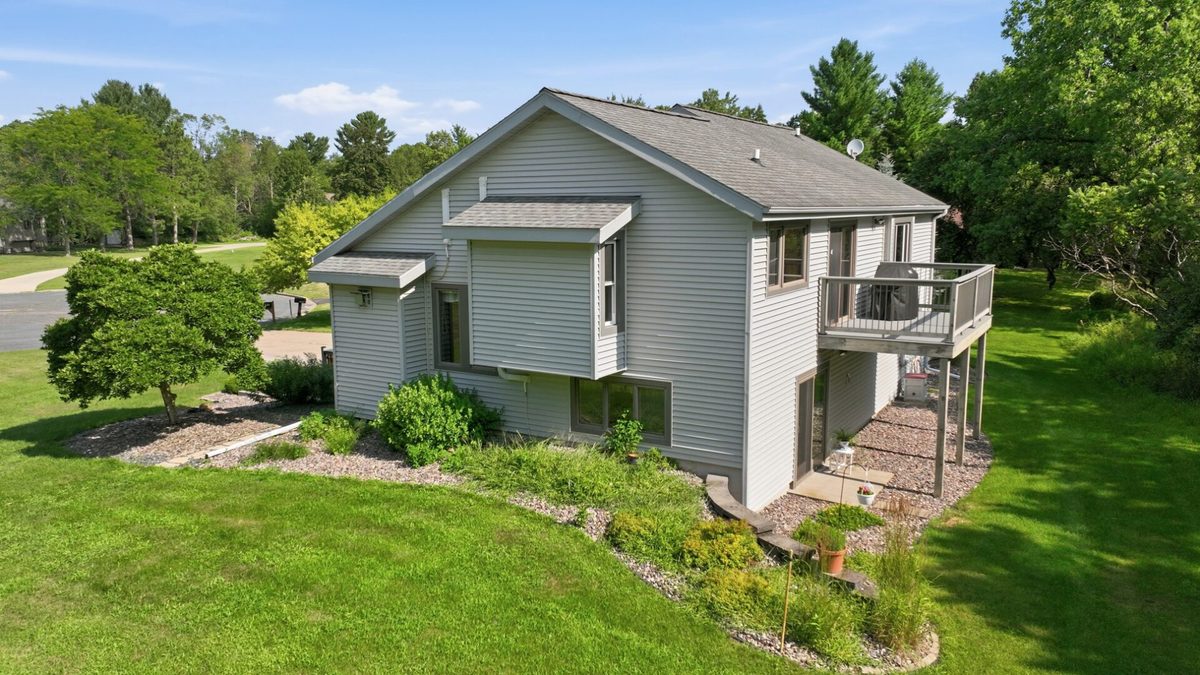 2416 Aurora Circle NE, Menomonie, WI