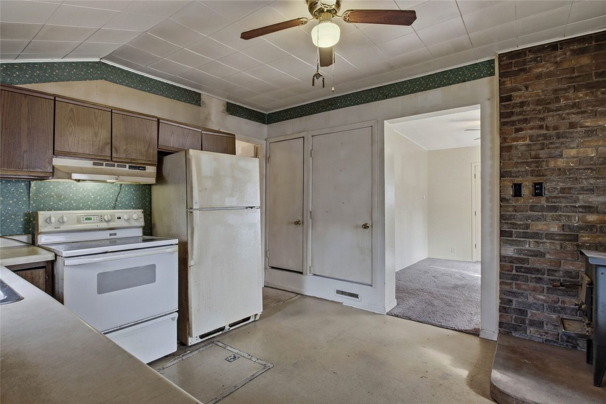 Residential at 1127 Madison Street, Eau Claire, WI 54703 — photo 4
