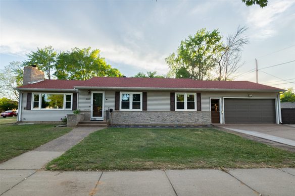 2318 Agnes Street, Eau Claire WI 54701 - Residential house for sale - MLS #1601827 - image1