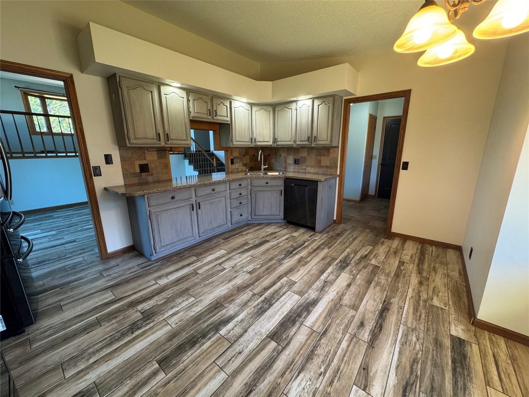 4002 Oak Knoll Drive, Eau Claire WI 54701 - Residential house for sale - MLS #1604569 - image4