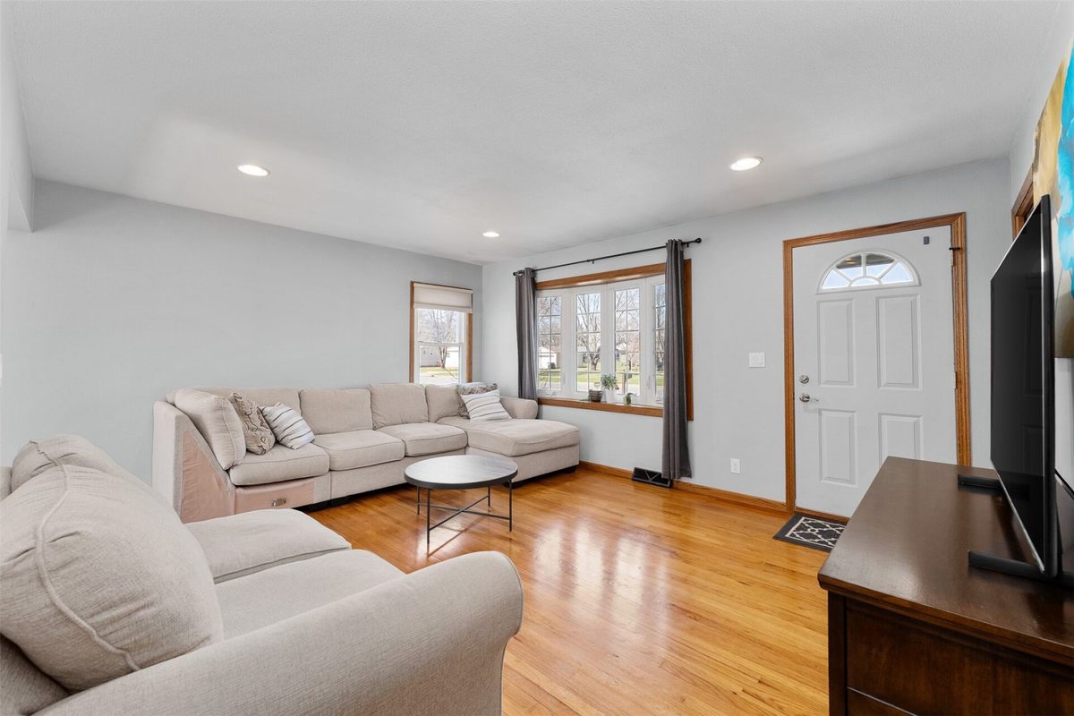 2527 Lynn Avenue Altoona WI 54720 — photo 10