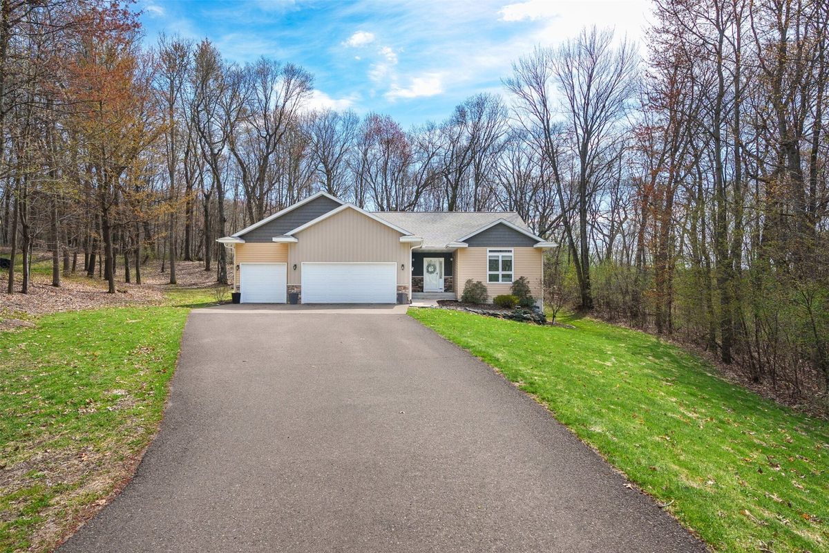 129 Grey Friar Lane, Eau Claire WI 54701 - Residential house for sale - MLS #1598811 - image2