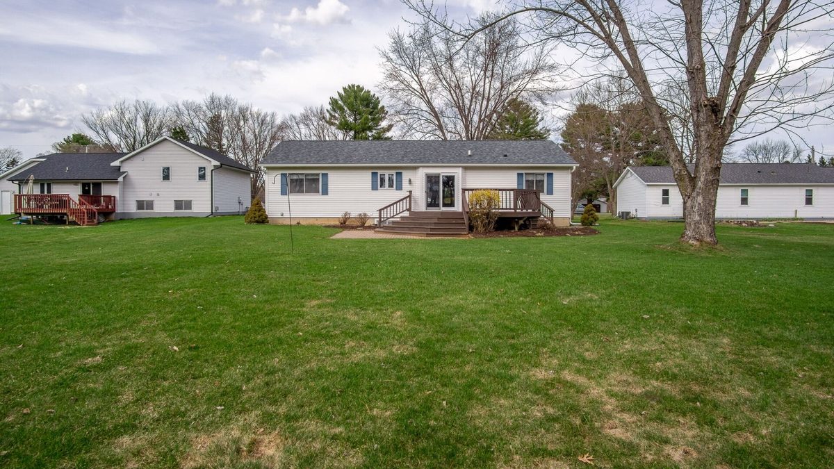 5211 Hamilton Avenue Eau Claire WI 54701 — photo 7