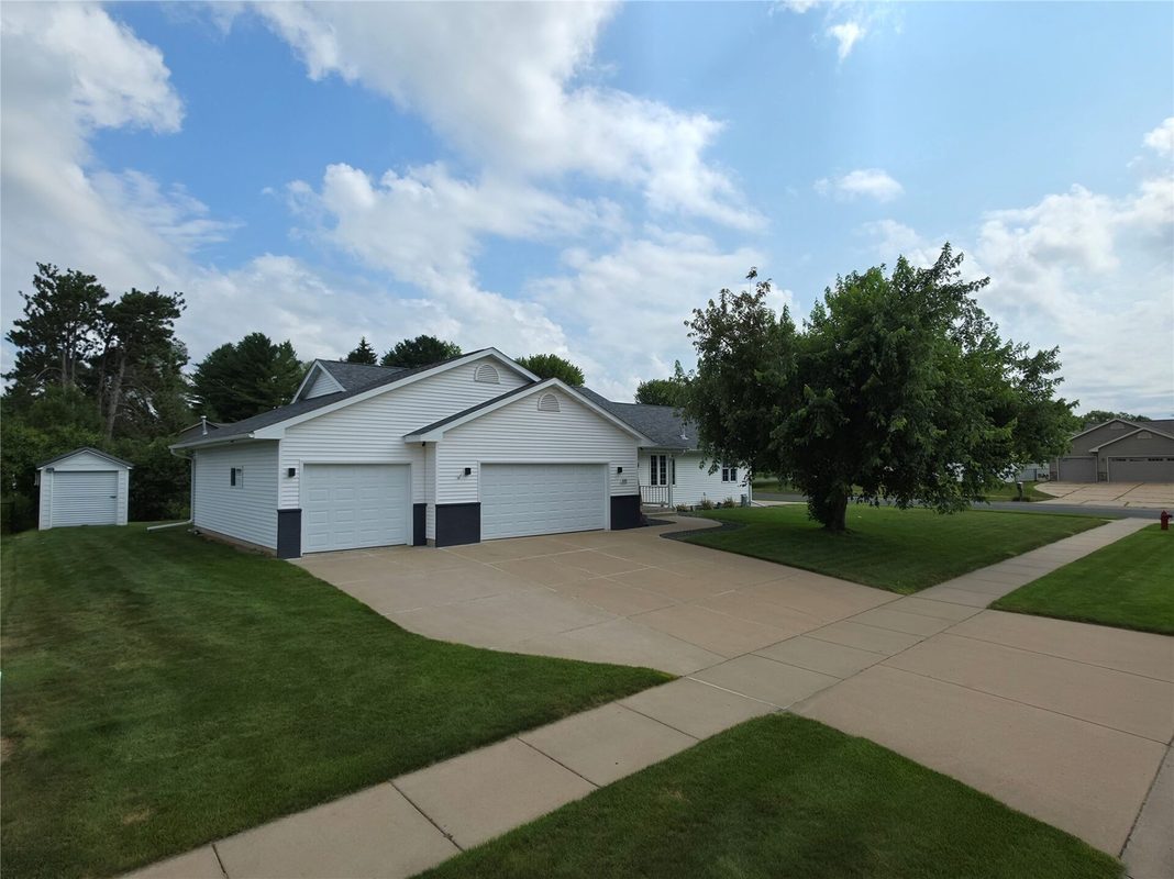 4508 Springfield Drive, Eau Claire WI 54701 - Residential house for sale - MLS #1605006 - image1