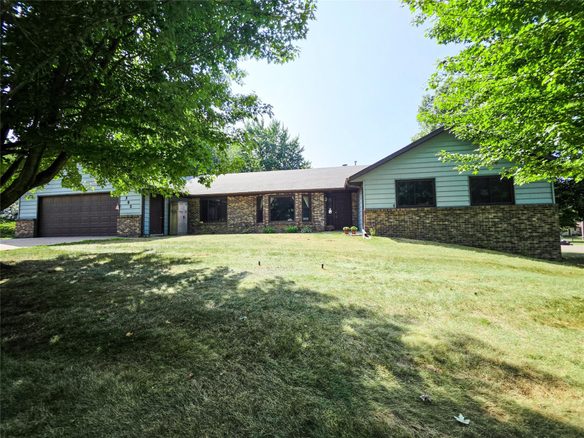 302 Summit Court, Chippewa Falls WI 54729 - Residential house for sale - MLS #1604313 - image1