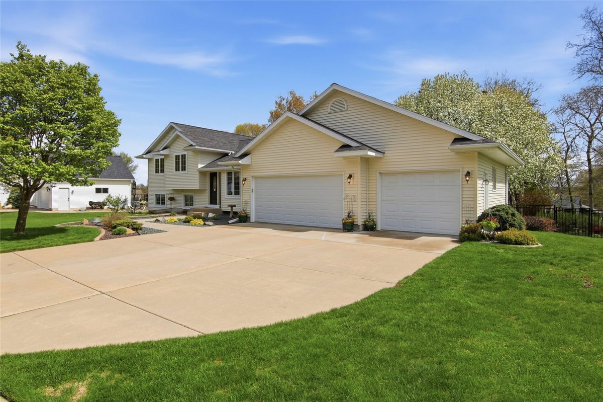 4125 Birch Crest Lane, Eau Claire, WI — photo 2