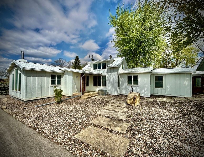 N2095 Twin Bluff Lane