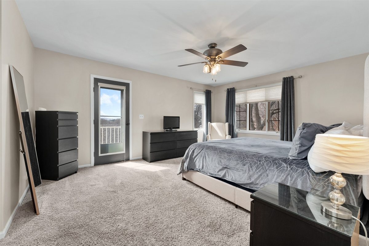 1011 Thompson Drive, Altoona, WI