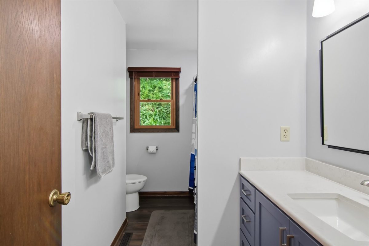 E865 Woodridge Drive, Eau Claire, WI