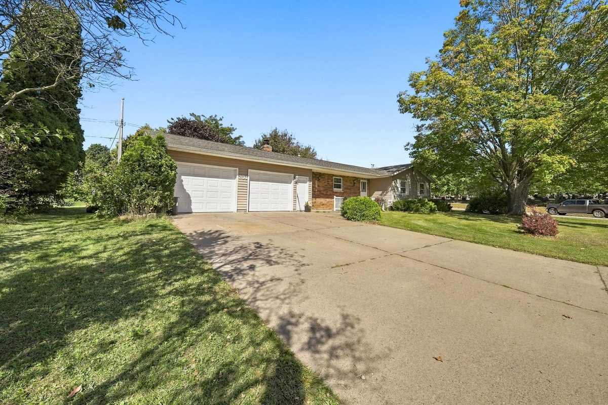 701 Leonard Drive, Eau Claire WI 54703 - Residential house for sale - MLS #1605219 - image2