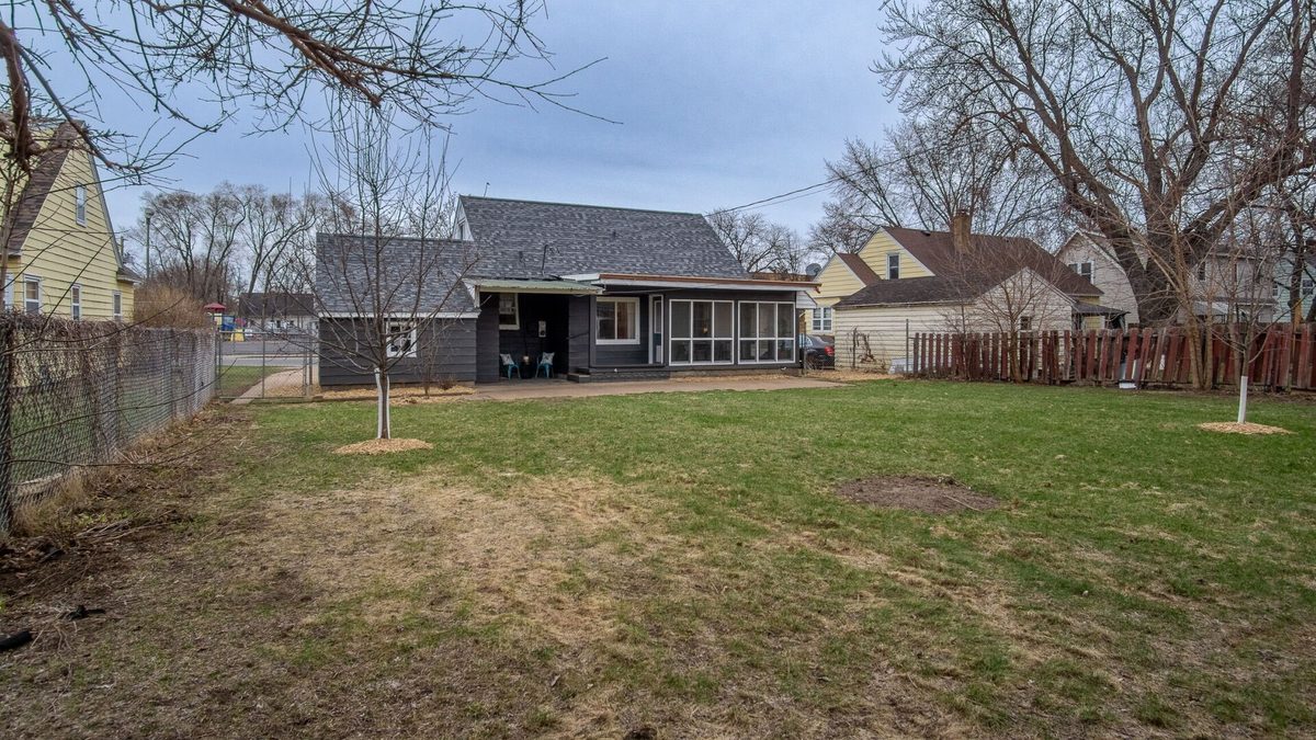 1621 Highland Avenue Eau Claire WI 54701 — photo 9