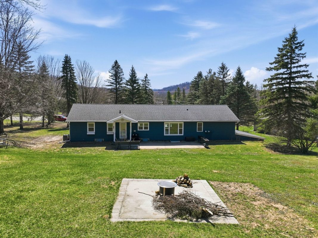 404 Drier Street Durand WI 54736 — photo 4