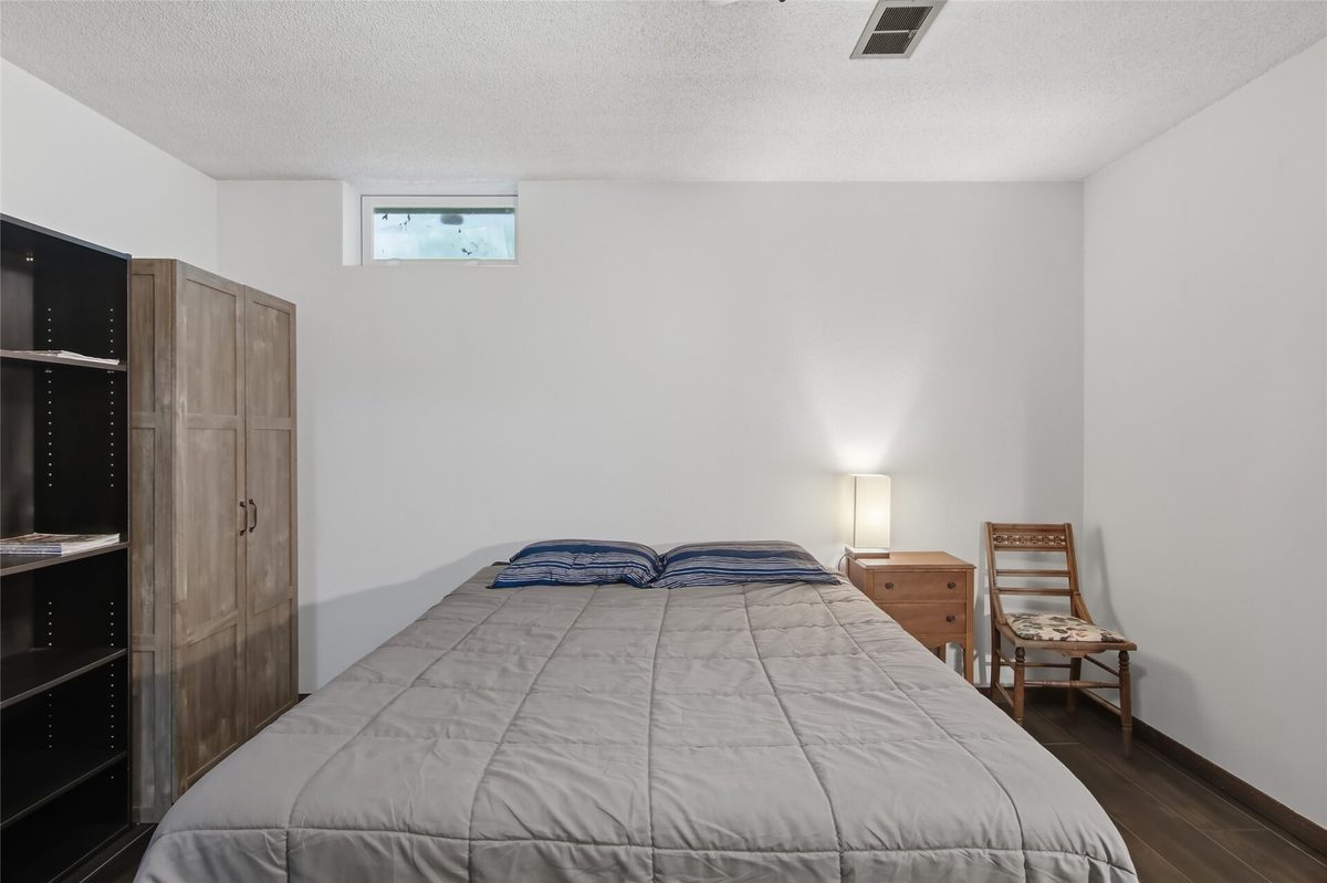 E865 Woodridge Drive, Eau Claire, WI