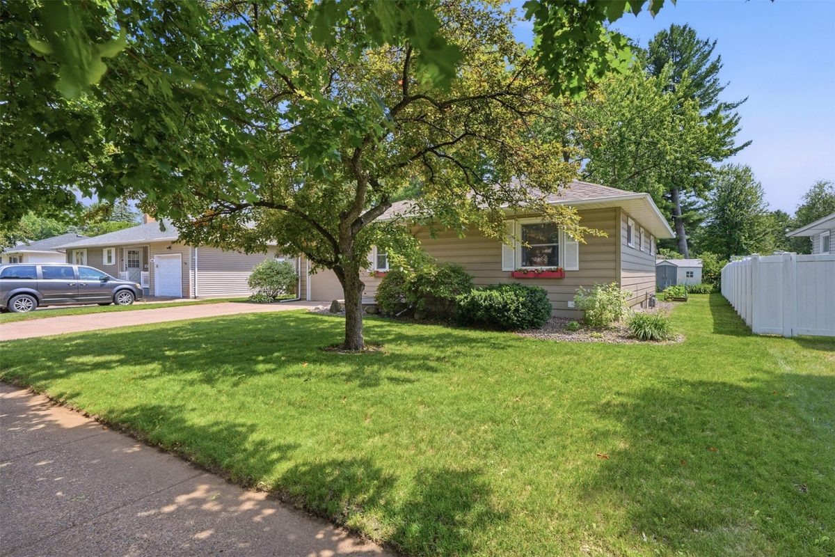 2129 Lexington Boulevard, Eau Claire WI 54701 - Residential house for sale - MLS #1602818 - image3