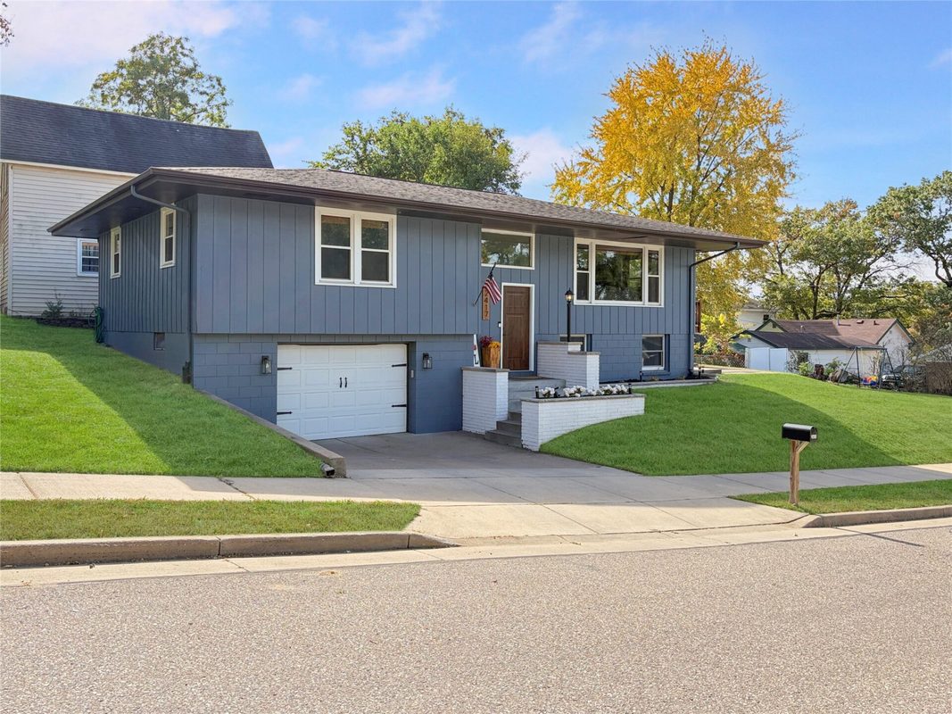 2417 Shale Ledge Road, Eau Claire WI 54703 - Residential house for sale - MLS #1605843 - image2