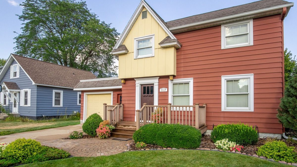 2017 11th Street, Eau Claire WI 54703 - Residential house for sale - MLS #1605275 - image2