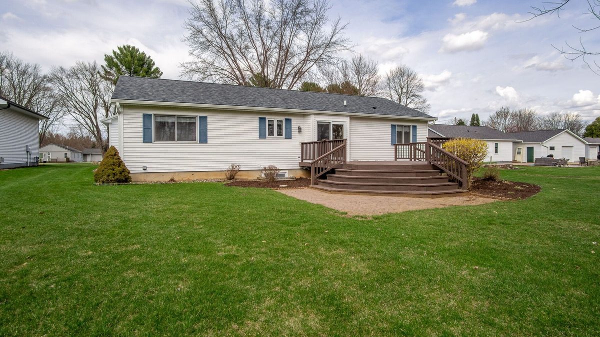 5211 Hamilton Avenue Eau Claire WI 54701 — photo 8