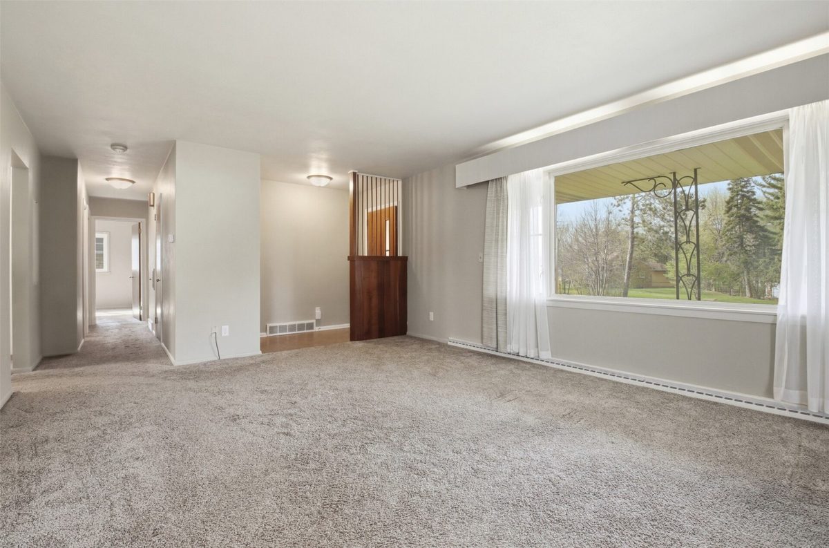 827 Park Ridge Drive, Eau Claire, WI