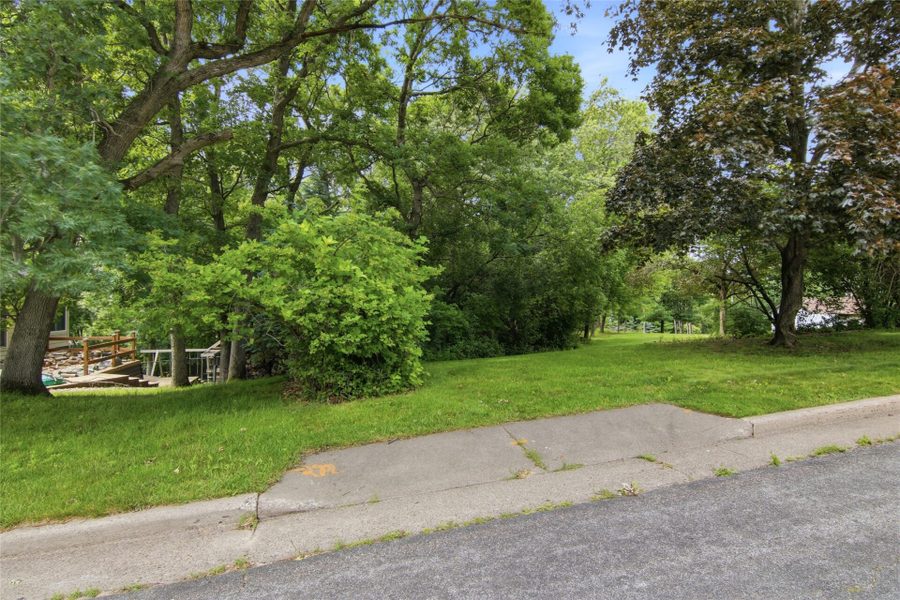 3912 Woodcrest Court