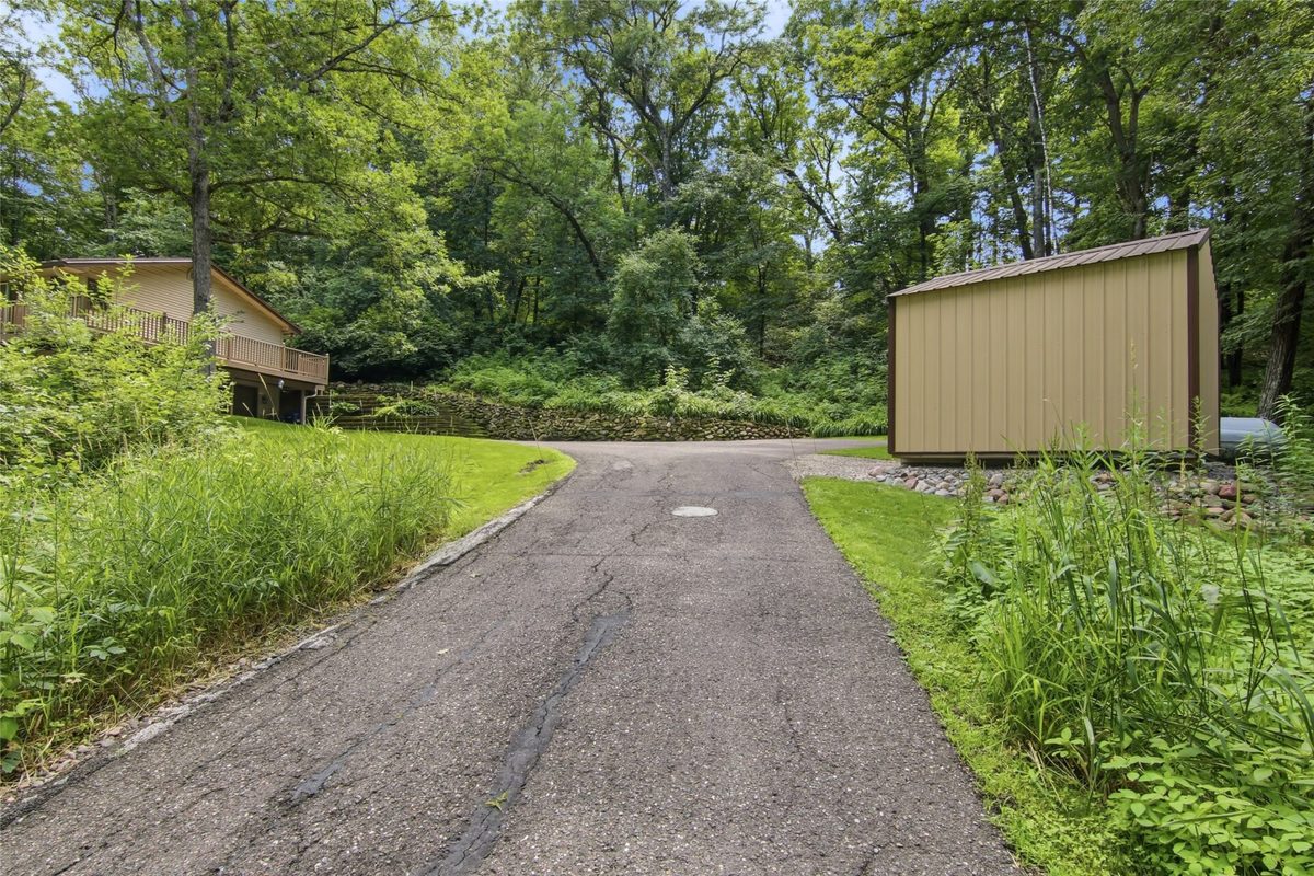 E865 Woodridge Drive, Eau Claire, WI