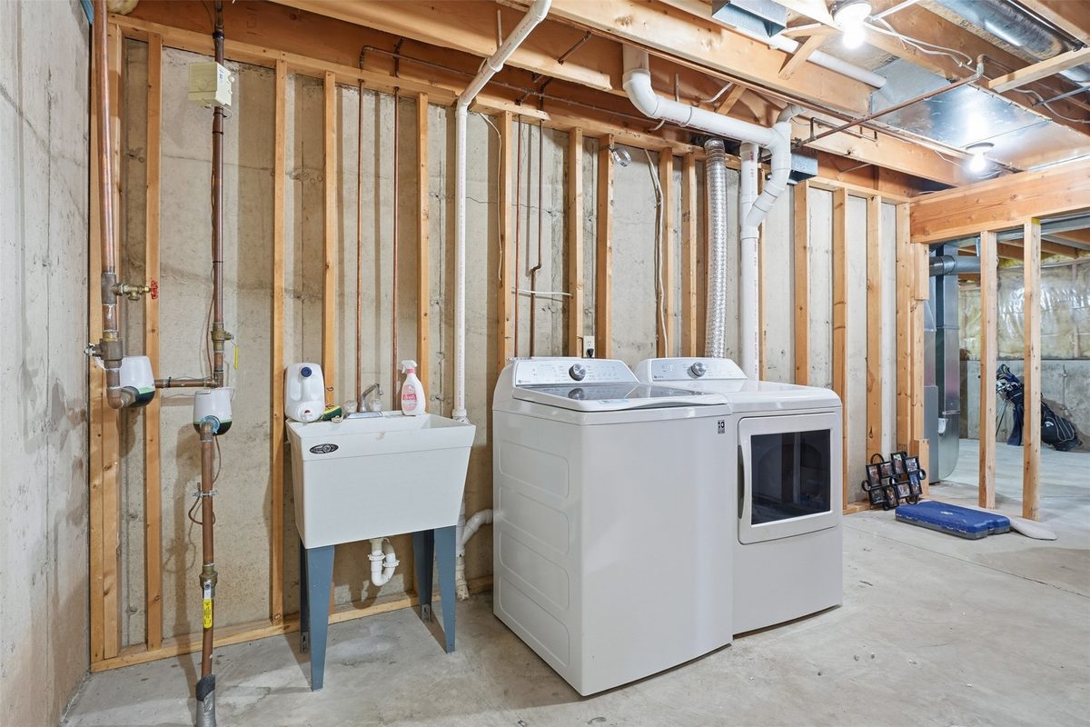 1011 Thompson Drive, Altoona, WI