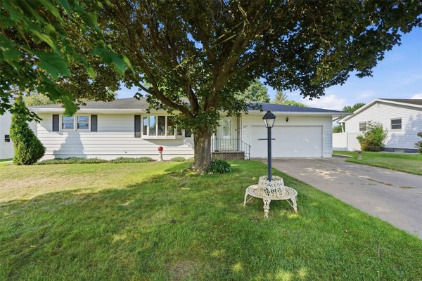 1002 Leonard Drive Eau Claire WI 54703