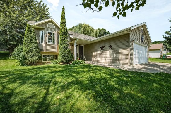232 Lamans Lane, Eau Claire WI 54703 - Residential house for sale - MLS #1602970 - image1