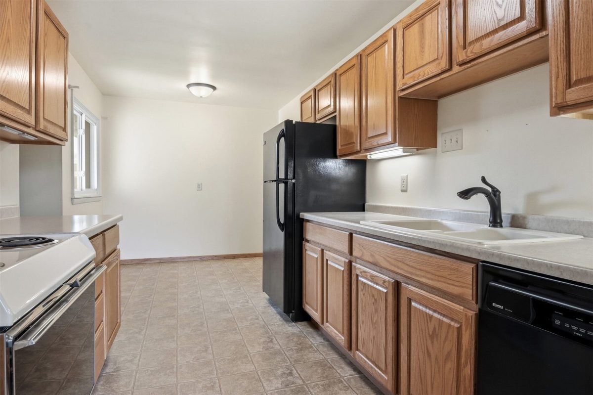 827 Park Ridge Drive, Eau Claire, WI
