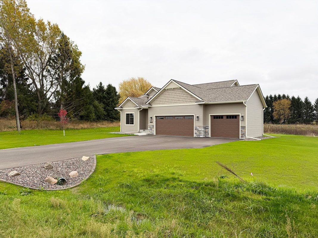 649 Sicilia Drive, Eau Claire WI 54701 - Residential house for sale - MLS #1601275 - image2