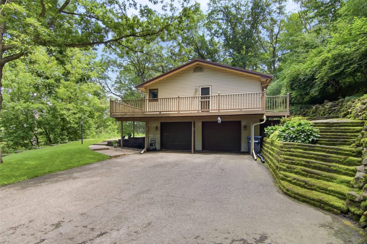 E865 Woodridge Drive, Eau Claire, WI