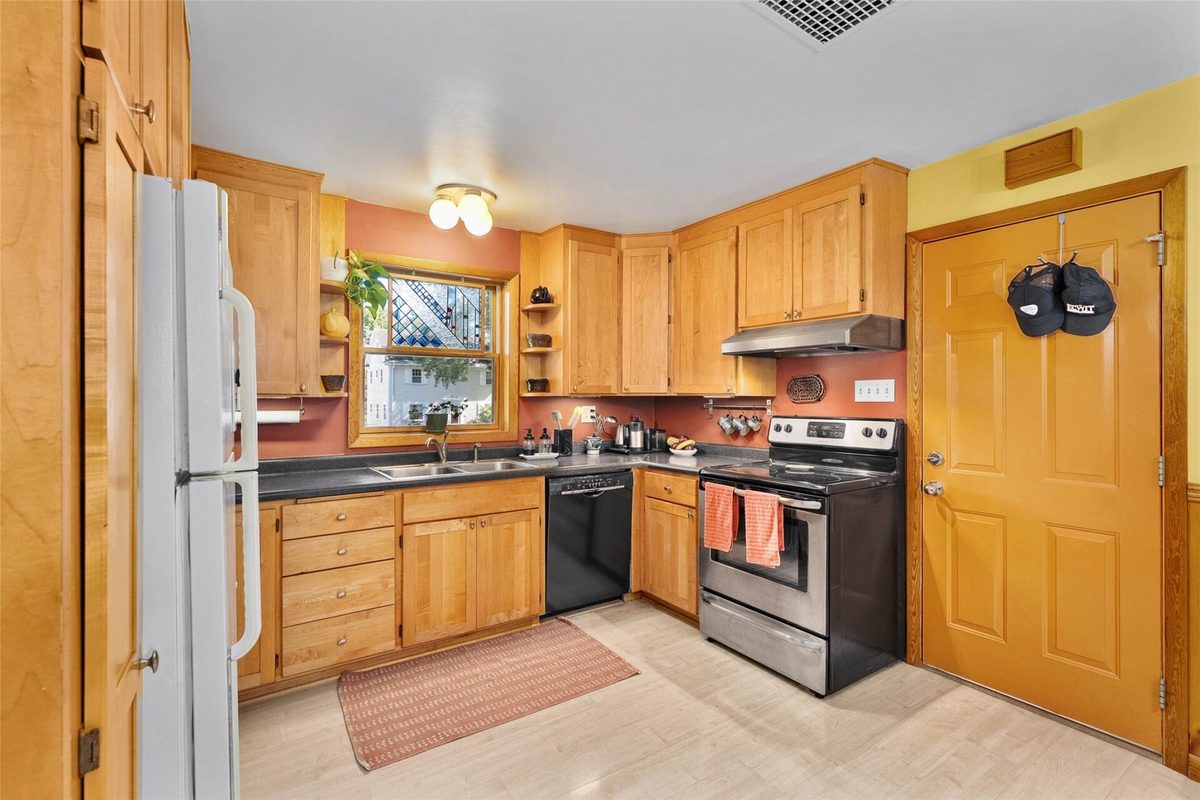 525 Summit Avenue, Eau Claire WI 54701 - Residential house for sale - MLS #1605427 - image14
