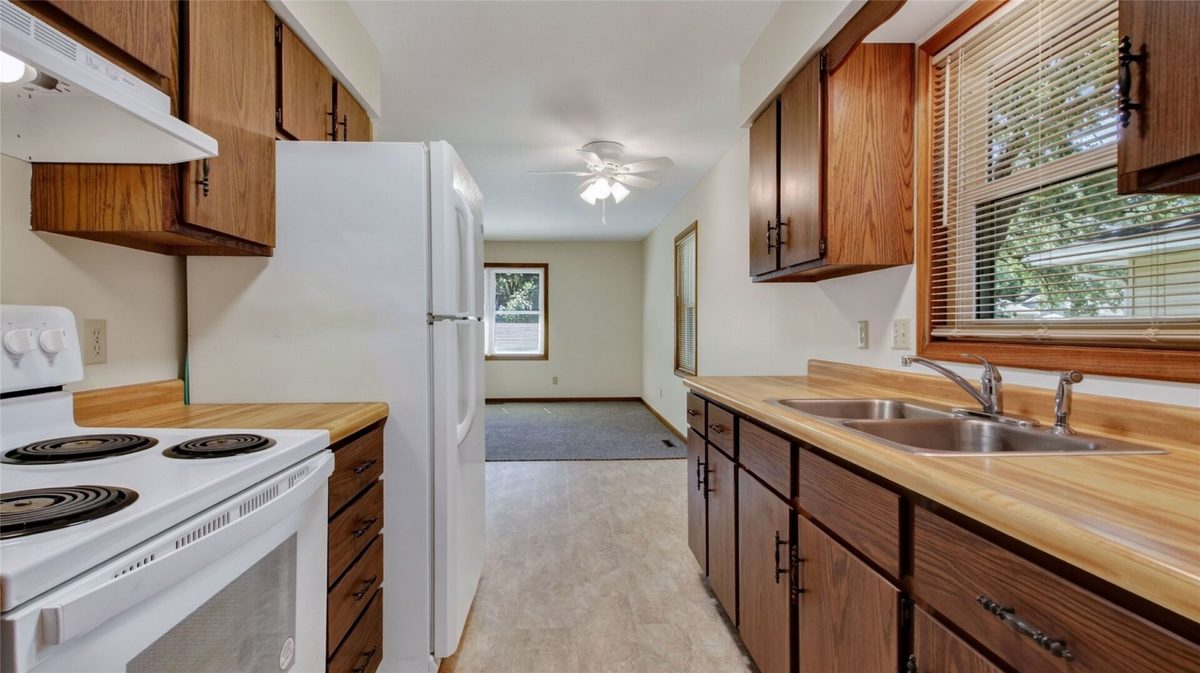 2810 & 2812 Hallie Lane, Eau Claire WI 54703 - ResidentialIncome house for sale - MLS #1605204 - image2