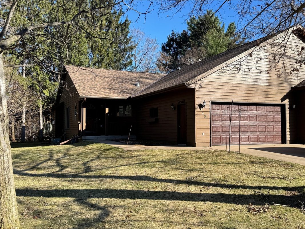 Residential at 945 Cambridge Court, Altoona, WI 54720 — photo 4