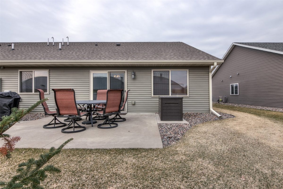5609 Green Park Drive, Eau Claire, WI — photo 23