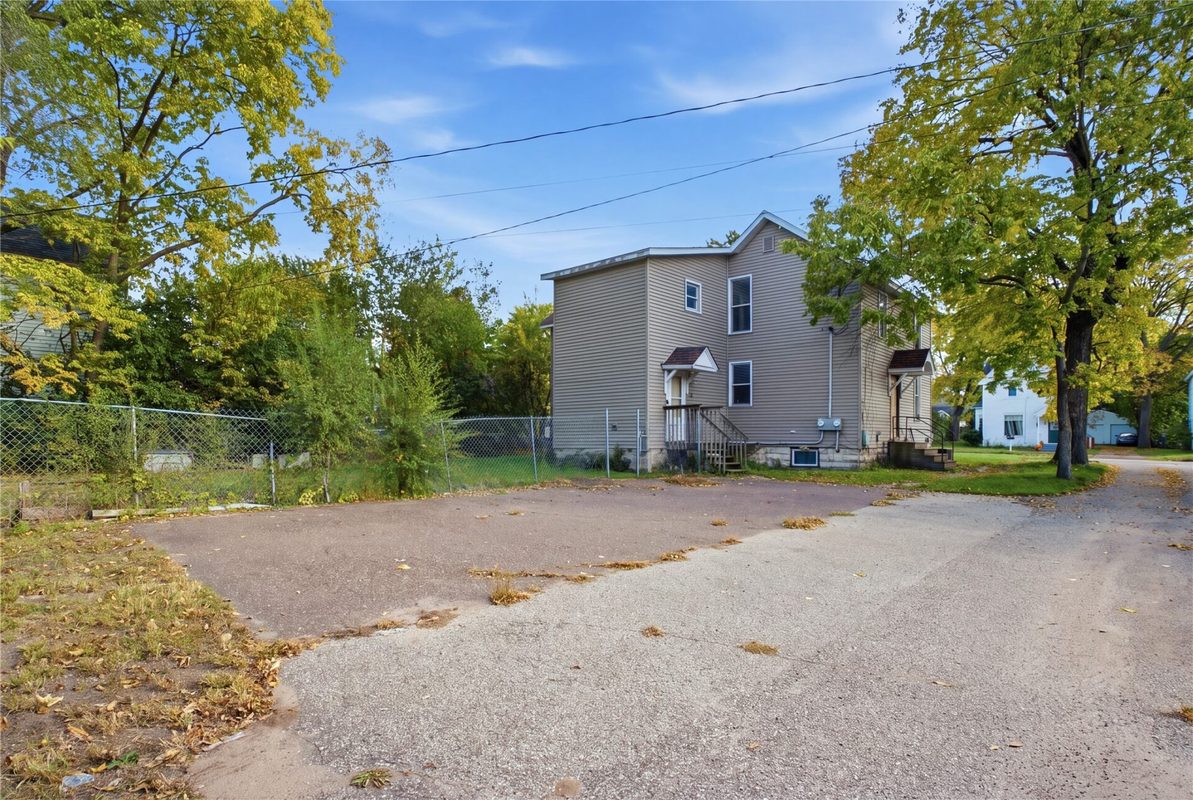 1014 Summit Street, Eau Claire WI 54703 - ResidentialIncome house for sale - MLS #1605706 - image5