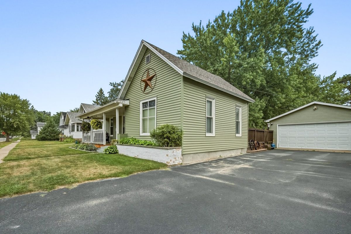 1619 Garfield Avenue, Altoona WI 54720 - Residential house for sale - MLS #1604278 - image2