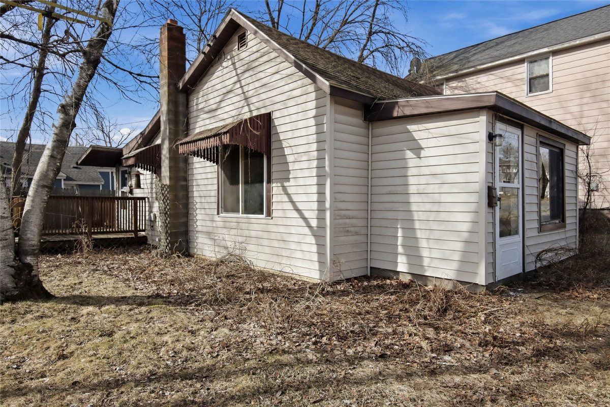 Residential at 1127 Madison Street, Eau Claire, WI 54703 — photo 2
