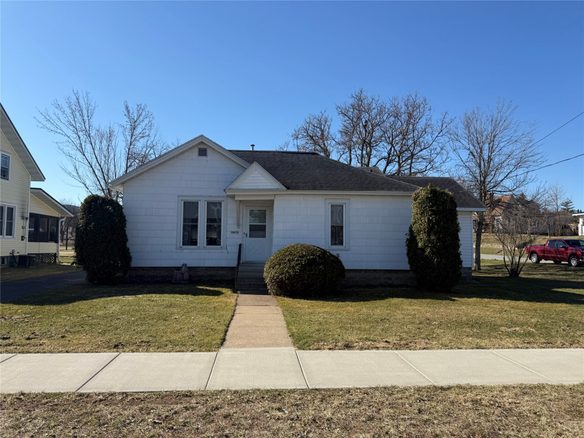 18679 Hobson Street Whitehall WI 54773 — photo 1