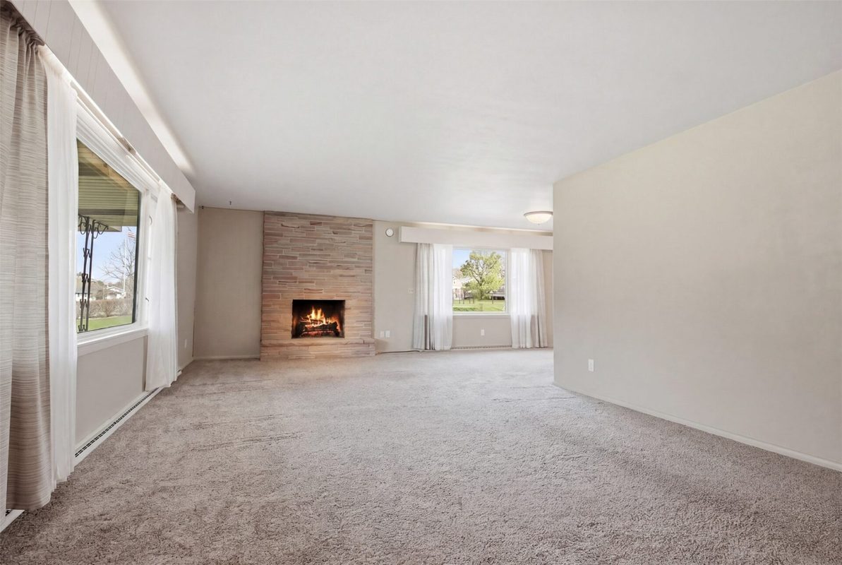 827 Park Ridge Drive, Eau Claire, WI