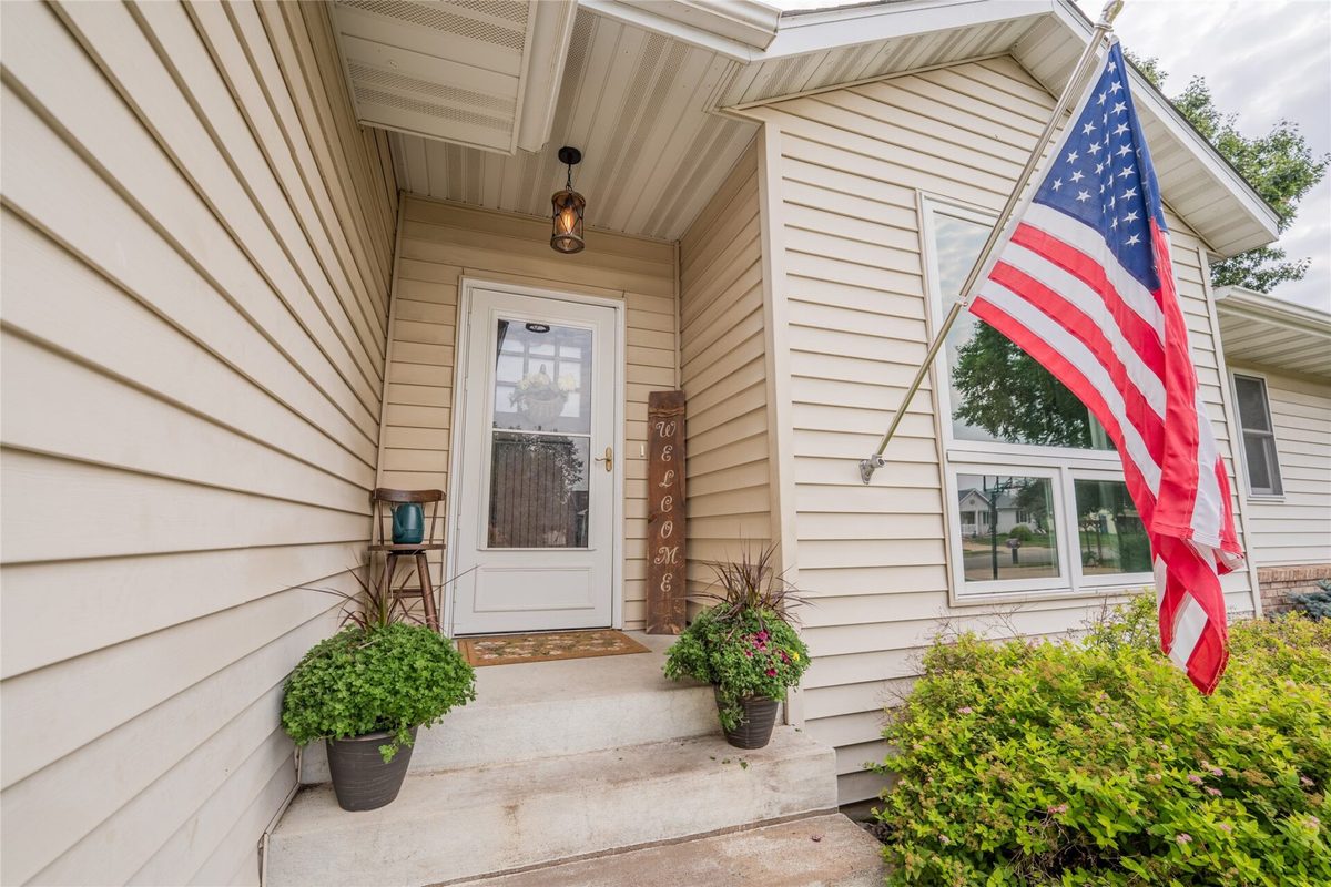 1704 Sierra Drive, Eau Claire WI 54701 - Residential house for sale - MLS #1604065 - image2