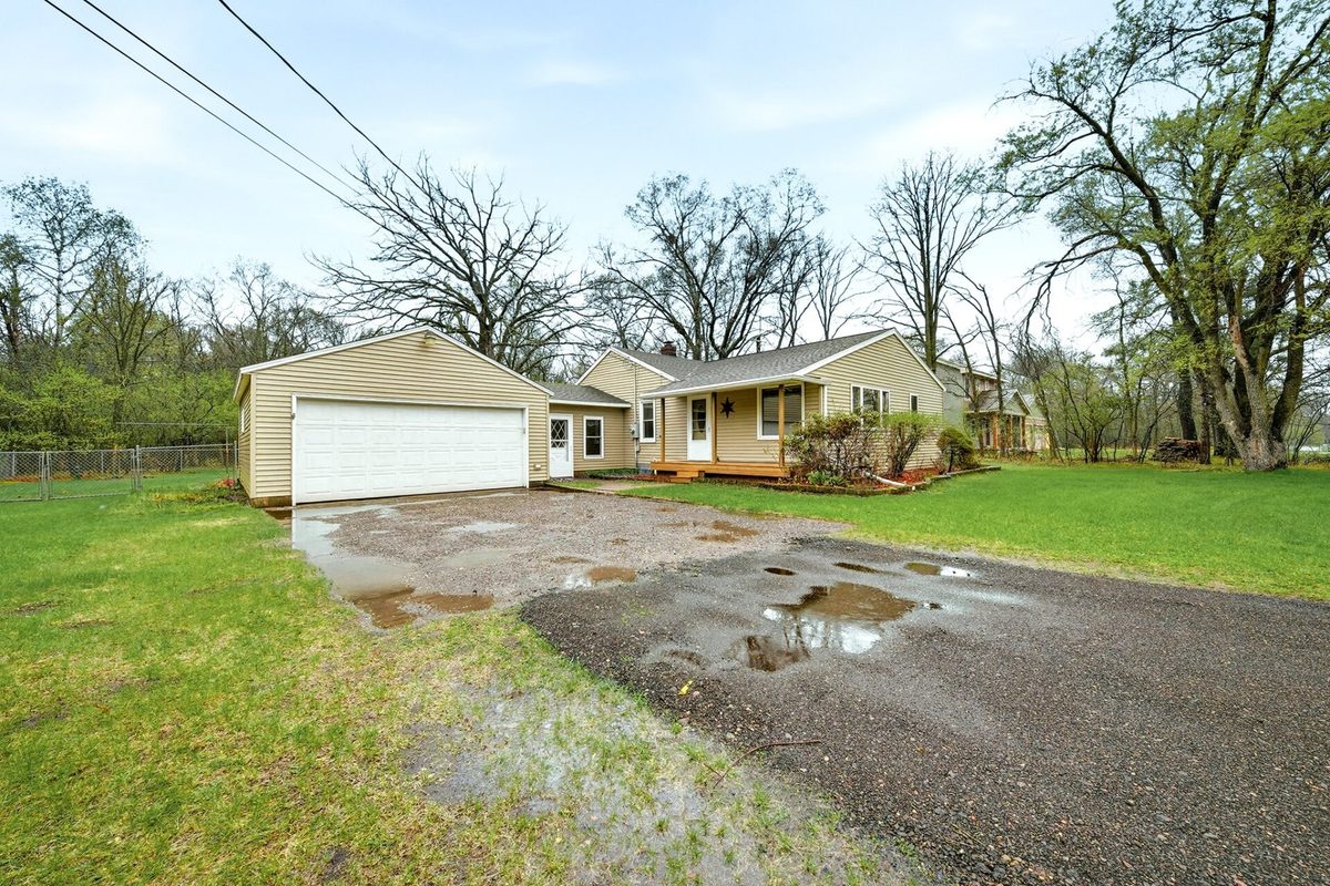 1213 Ervin Road, Eau Claire, WI — photo 2