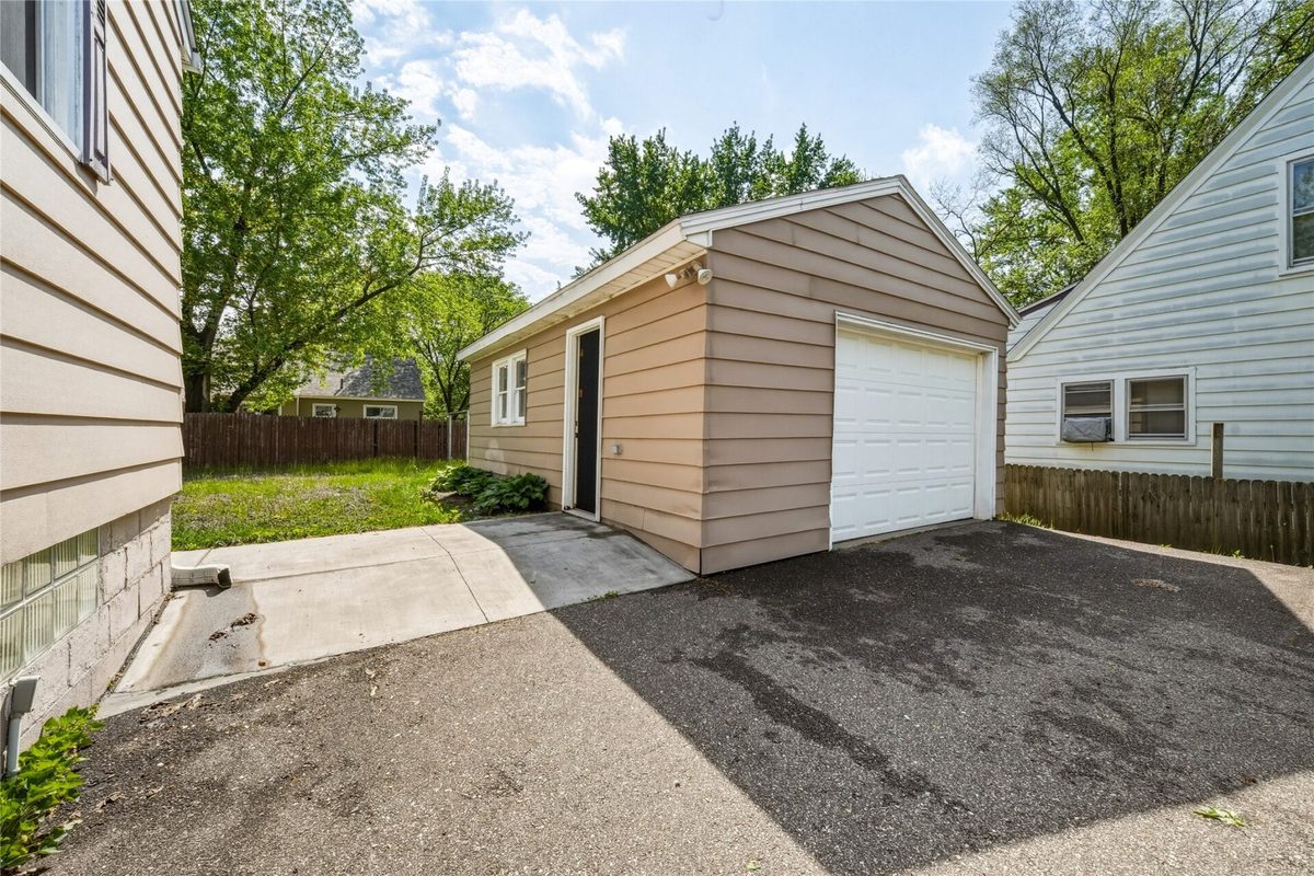 1021 Essex Street, Eau Claire WI 54703 - Residential house for sale - MLS #1601161 - image9