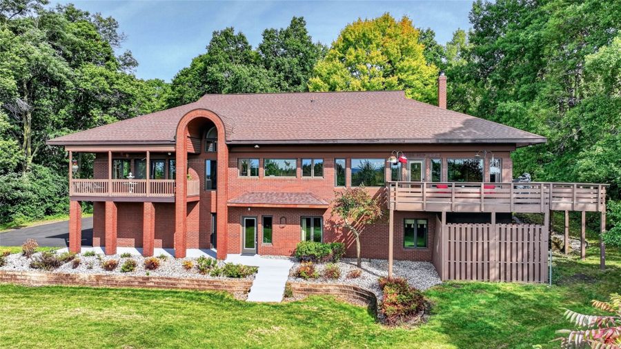 445 E Woodridge Drive