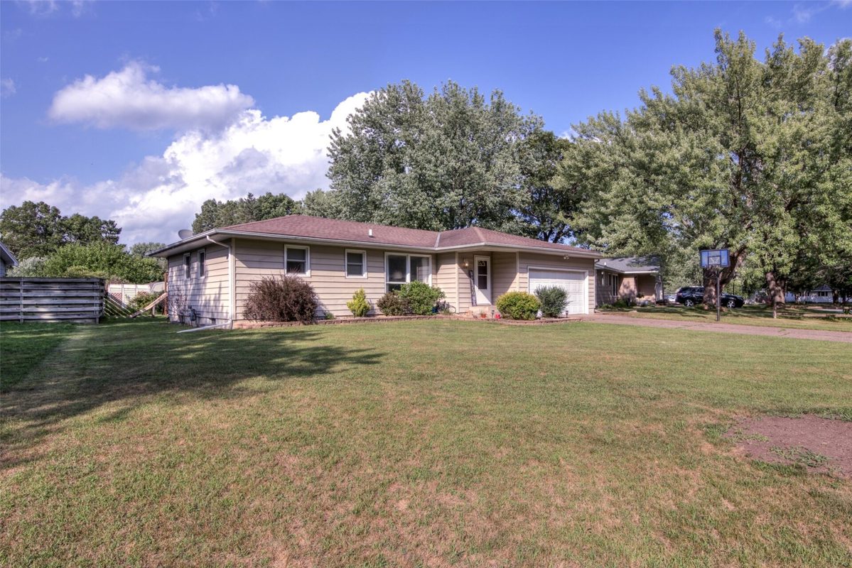 1216 Blueberry Drive, Eau Claire, WI