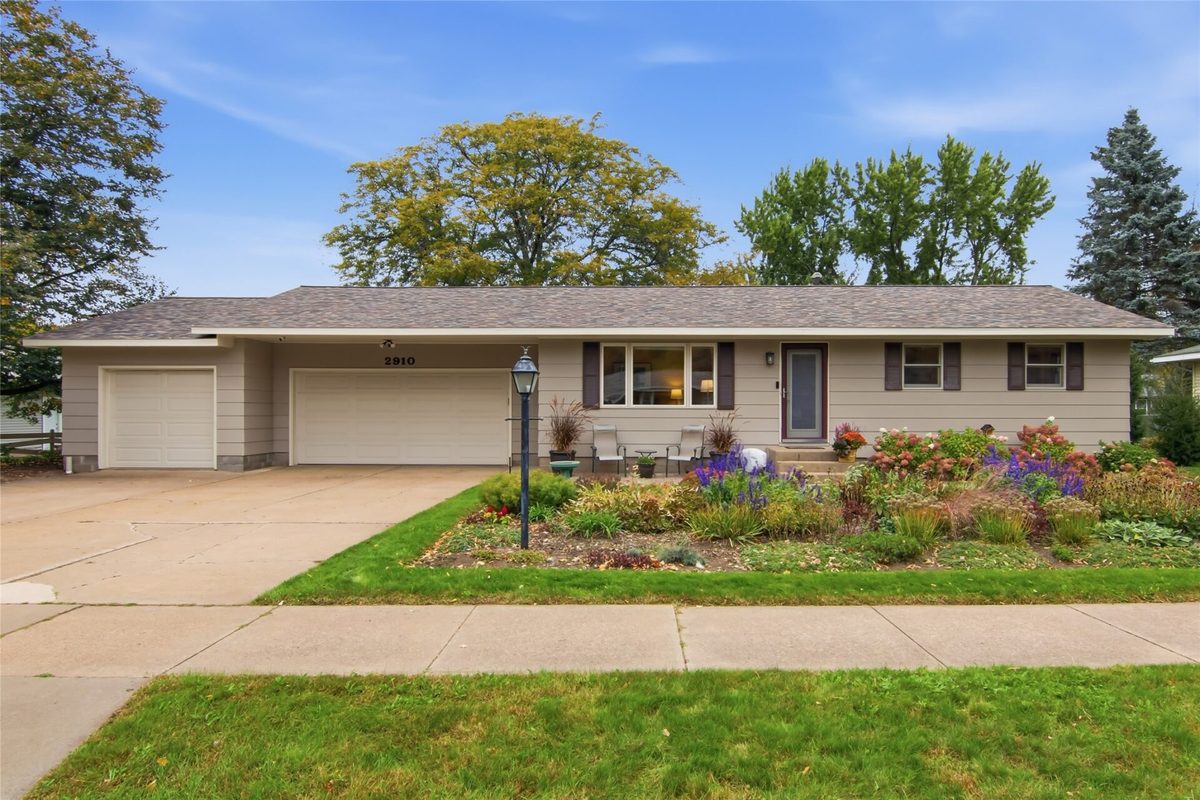2910 Terry Lane, Eau Claire WI 54703 - Residential house for sale - MLS #1606260 - image2