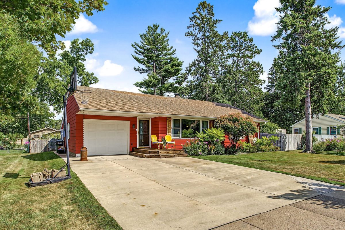 2313 14th Street, Eau Claire WI 54703 - Residential house for sale - MLS #1604164 - image2