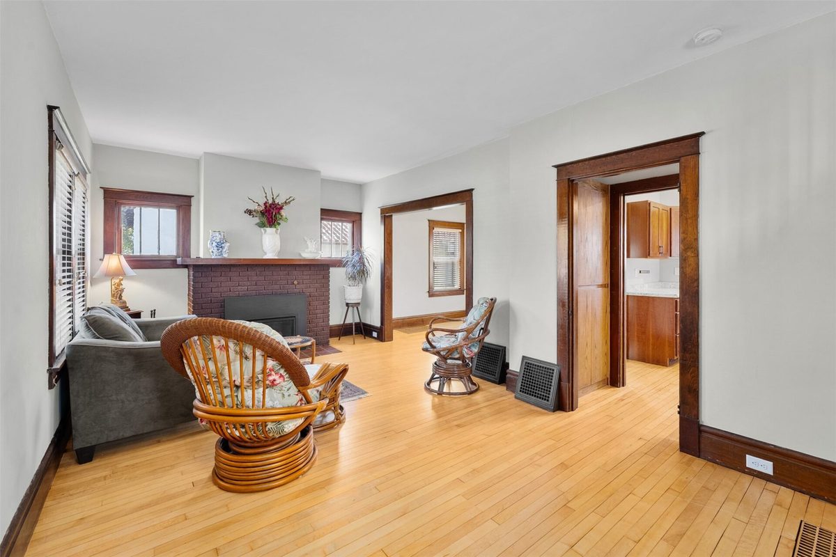 233 Garfield Avenue, Eau Claire WI 54701 - Residential house for sale - MLS #1606145 - image2